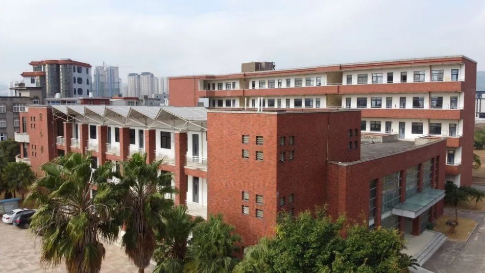 福建中华技师学院.jpg